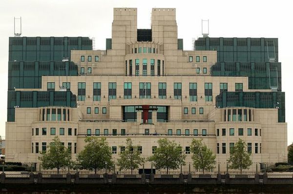 British MI6 Spies Fear Putin's Agents are Trying to Corrupt Them as Hotline Set Up